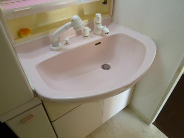 Wash basin, toilet