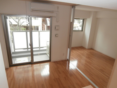 Living and room. Bright living ☆