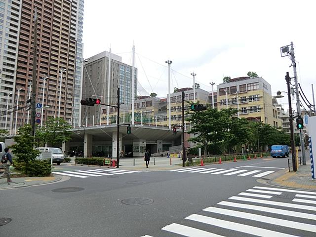 Junior high school. 950m to Hino Junior High School