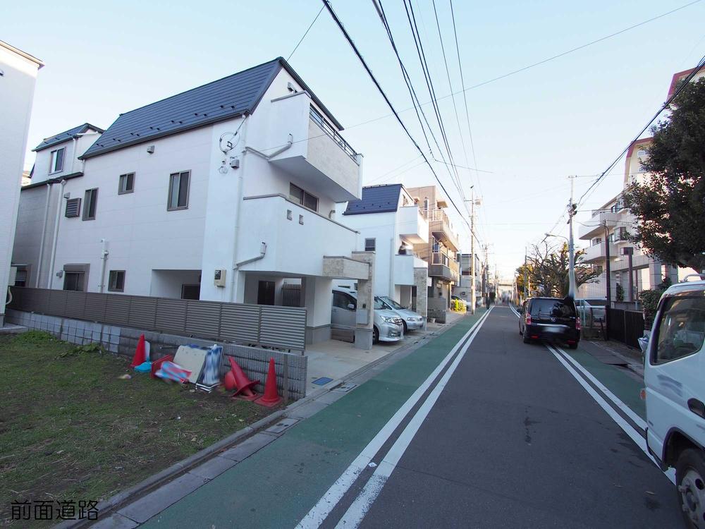 Local photos, including front road. Frontal road