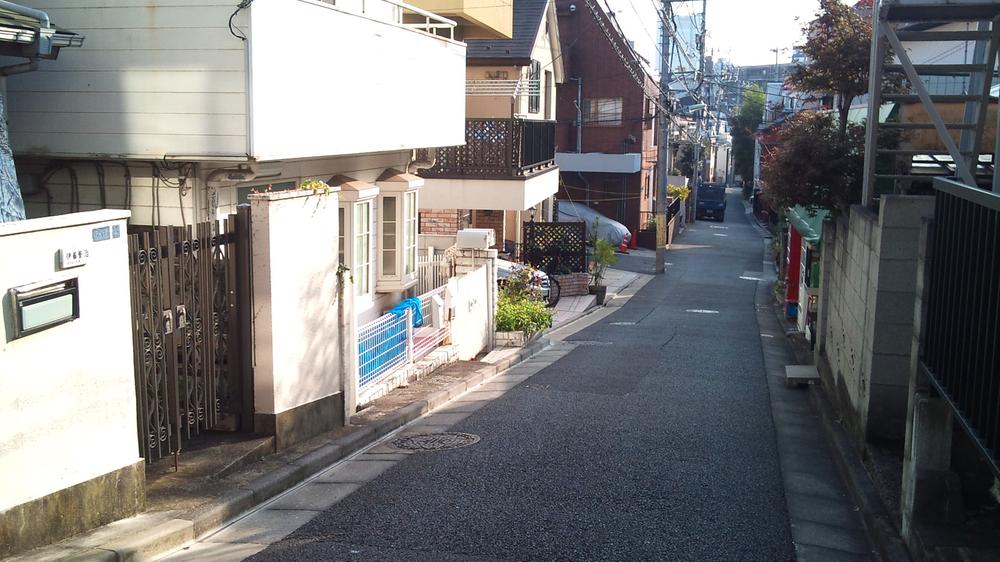 Local photos, including front road. Local (10 May 2013) Shooting