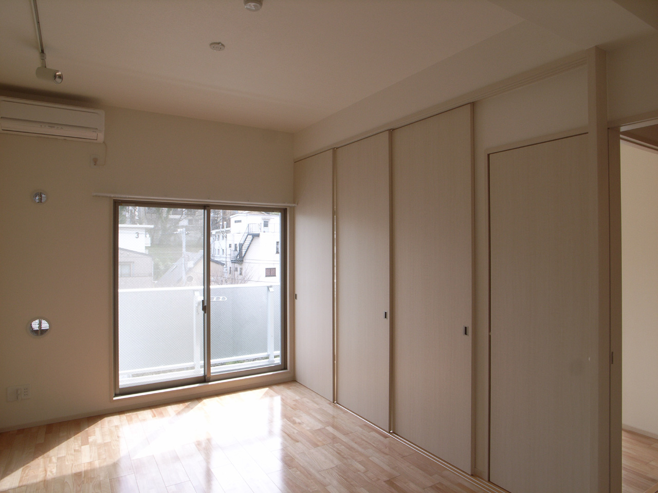 Living and room. Room with each other and independently partition use