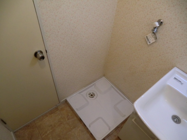 Other Equipment. Indoor Laundry Storage! !