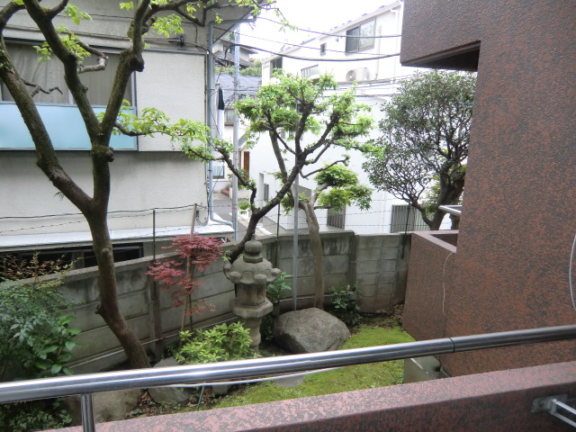 Garden. Green is good! !