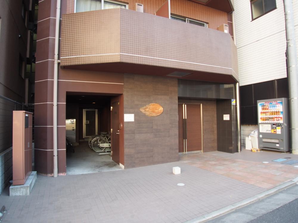 Entrance. Entrance (2014 January shooting)