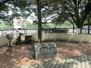 Streets around. ~ Enhancement of the surrounding environment ~ Nishi Oi Square Park ◆ "Nishi Oi" station 1 minute walk! Commute ・ School is convenient ◆