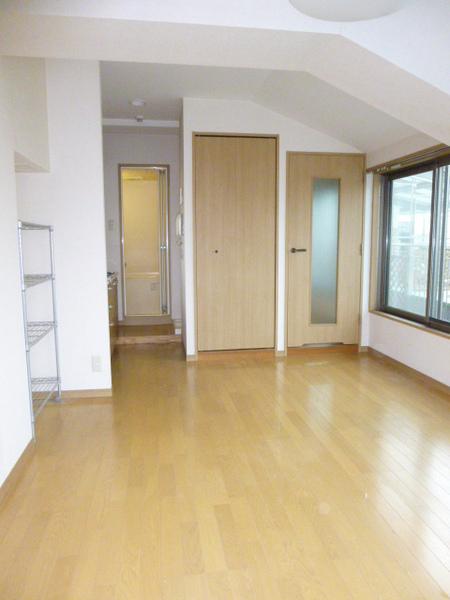 Living and room. Flooring 6.9 Pledge