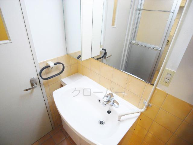 Wash basin, toilet