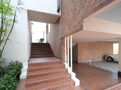 Entrance. Common areas