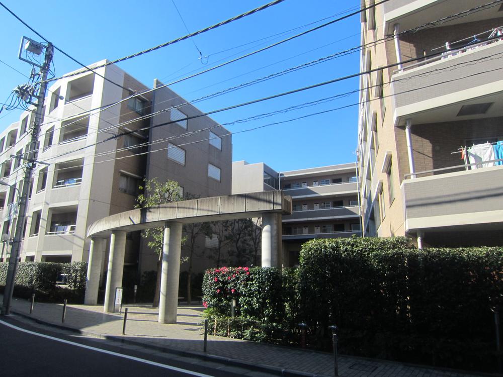 Local appearance photo. Mansion appearance (December 2013 shooting)