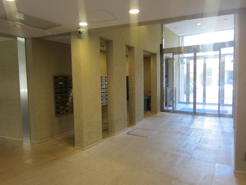 lobby. In the entrance (December 2013 shooting)