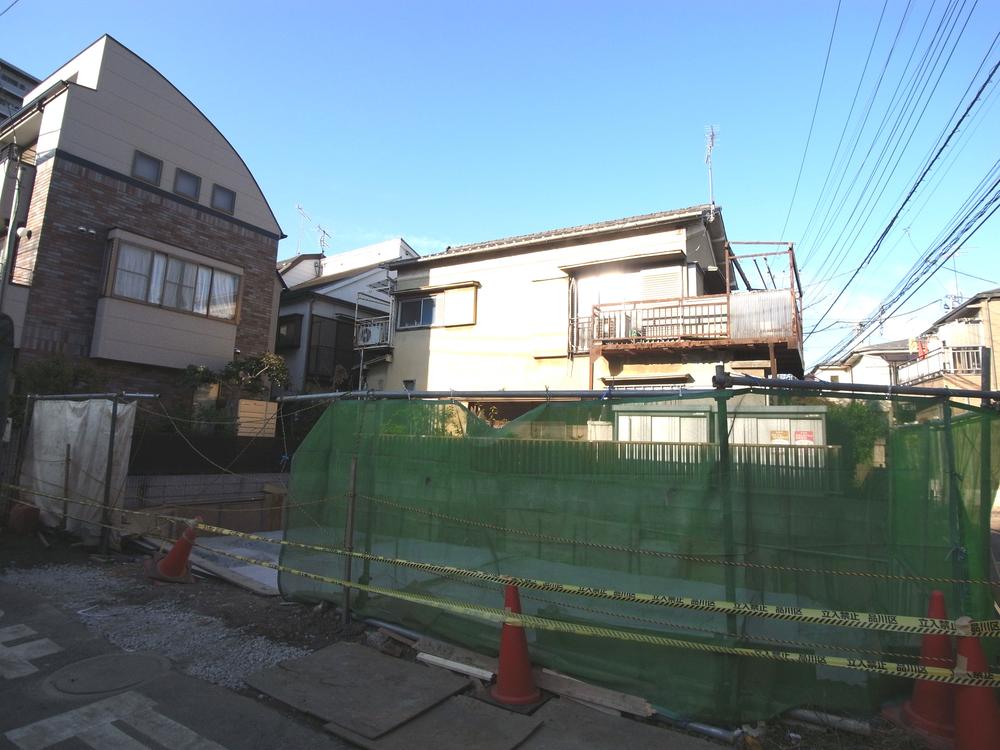 Local appearance photo. Local (11 May 2013) Shooting