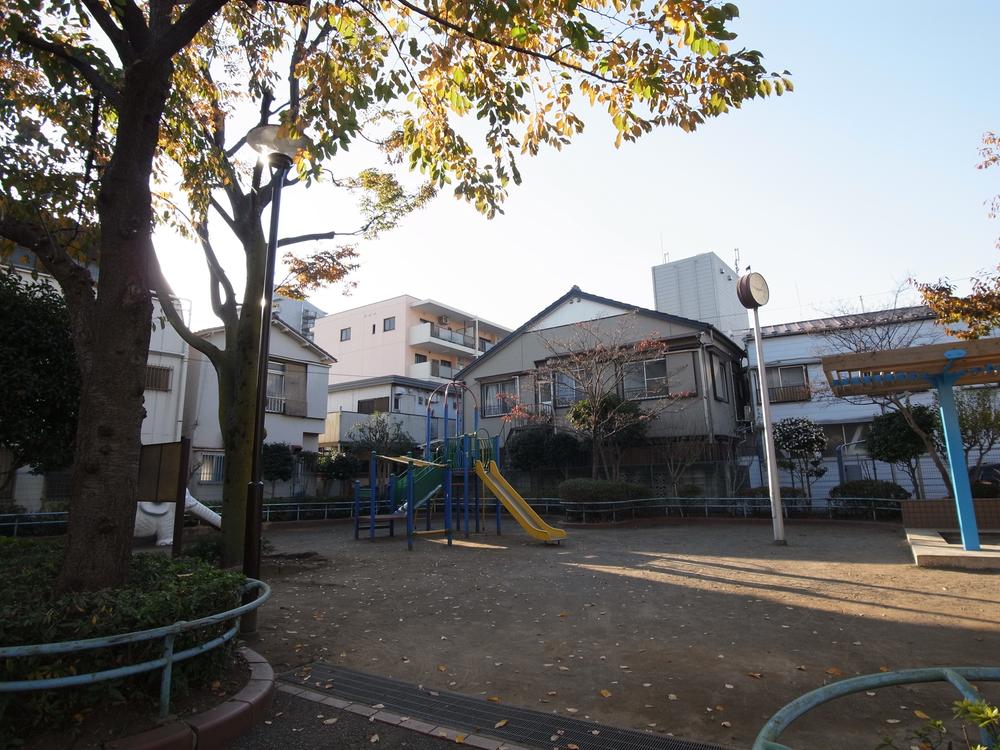 park. 170m to the nearest park