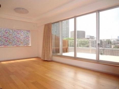 Living. Produce a feeling of freedom and large windows