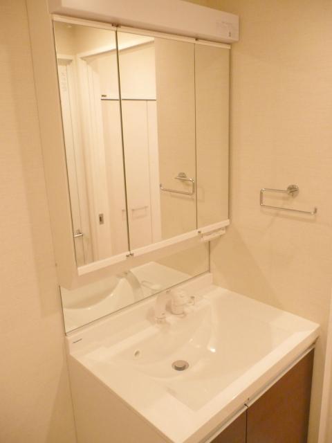 Wash basin, toilet