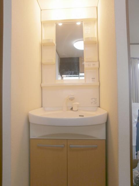 Wash basin, toilet