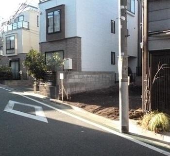 Local photos, including front road. Sunny south side road!