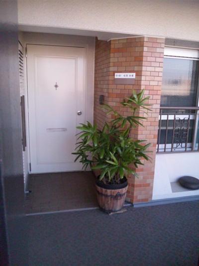 Entrance. It entrance is also there is a nice Arukopu! It is a corner room.