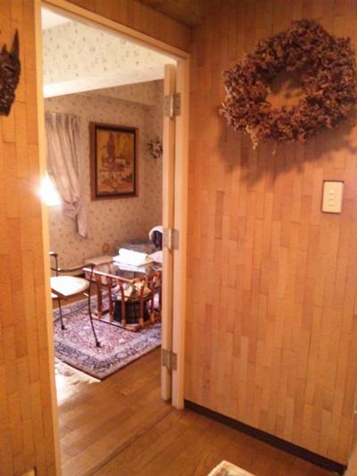 Other. This room of Western-style as seen from the front door.
