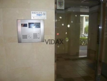 Kitchen. Auto-locking automatic door