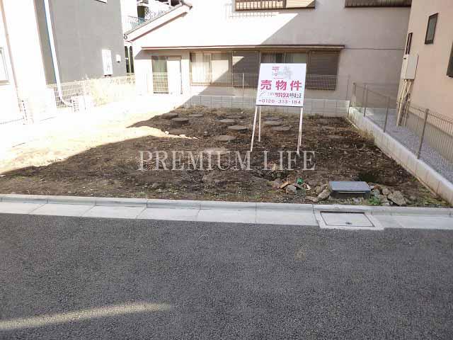 Local photos, including front road. A Building is a local photo. Currently vacant lot.