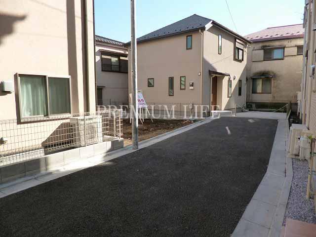Local photos, including front road. A Building is a local photo. Currently vacant lot.
