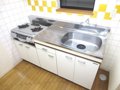 Kitchen. Two-burner gas stove Installed