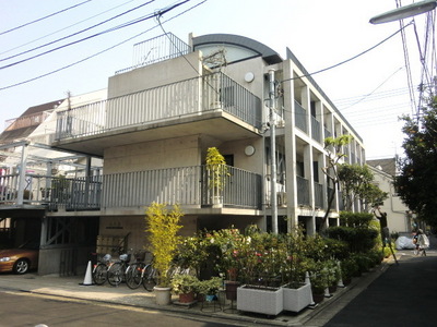 Building appearance. Environment favorable immediately to the station