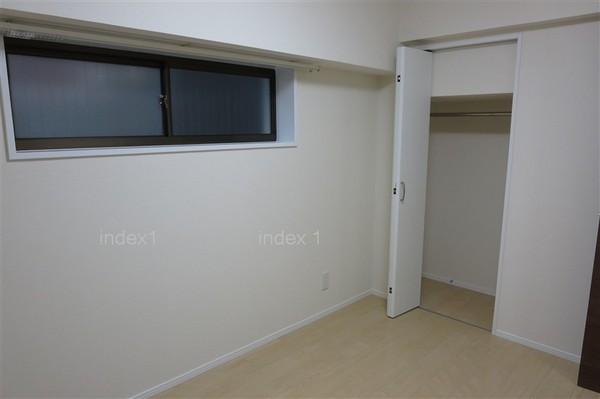 Non-living room. Also there firmly Western-style housing