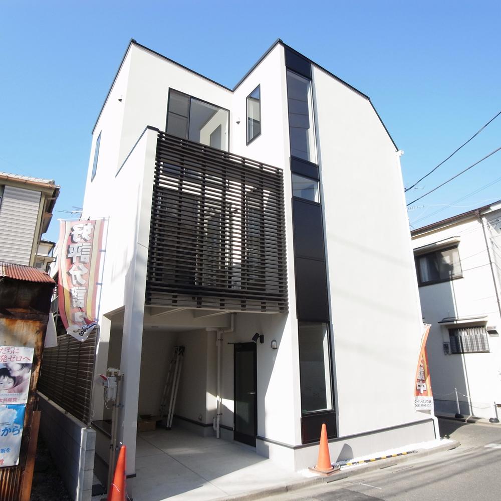 Local appearance photo. Local (12 May 2013) Shooting