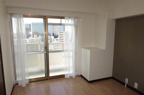 Non-living room. The top floor is a positive per well of the room