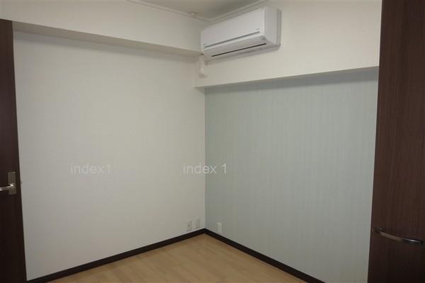 Non-living room. It seems comfortable to spend in the air-conditioned