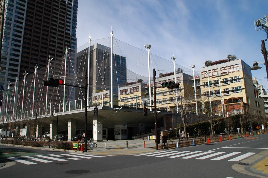 Junior high school. 983m to Shinagawa Ward Hino Junior High School