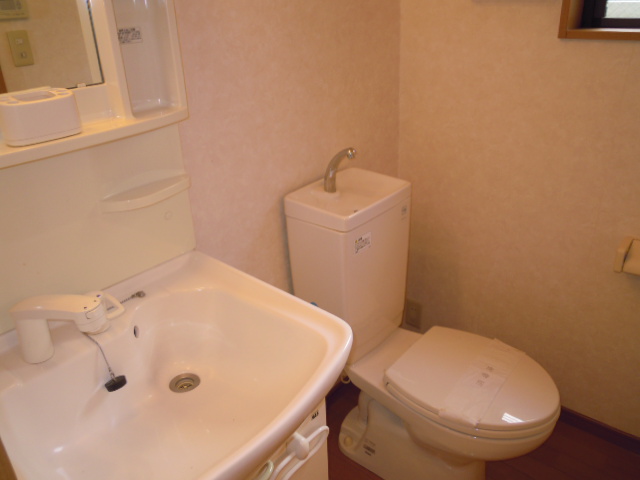 Toilet. Same property reference photograph