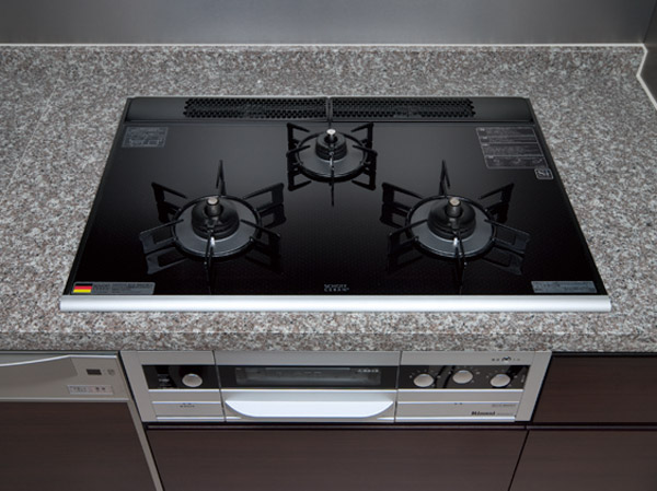 Kitchen.  [Schott glass top plate] It is loved all over the world, Germany ・ Adopt a shot manufactured by heat-resistant ceramic glass top plate. Not only beautiful, Strongly to heat and shock, Difficult dirty luck, Easy to clean. (Hereinafter referred to as W-155AT type ※ Sale settled)