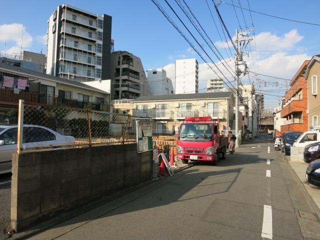 Local photos, including front road. Northward from the south Also been developed shield less road. Local (at around 2013 November 13) shooting