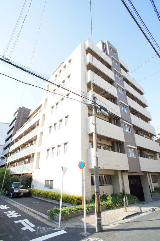 Building appearance. Stately exterior design!