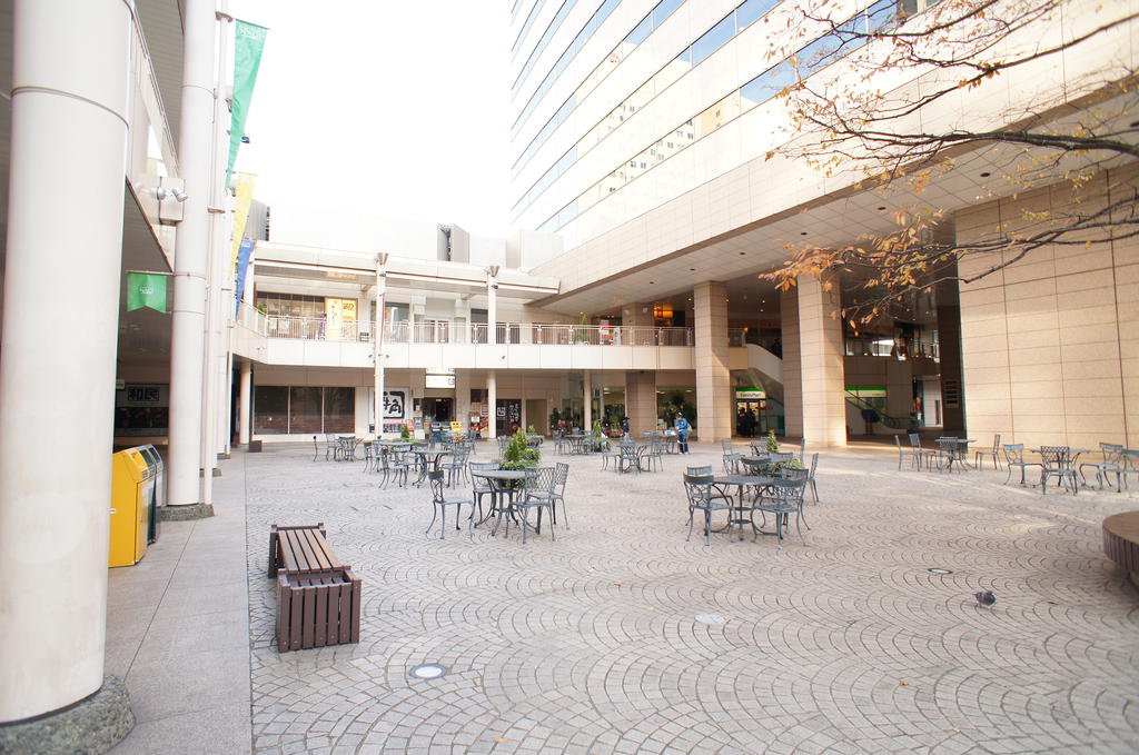 Shopping centre. 1106m to Sphere Collection (shopping center)