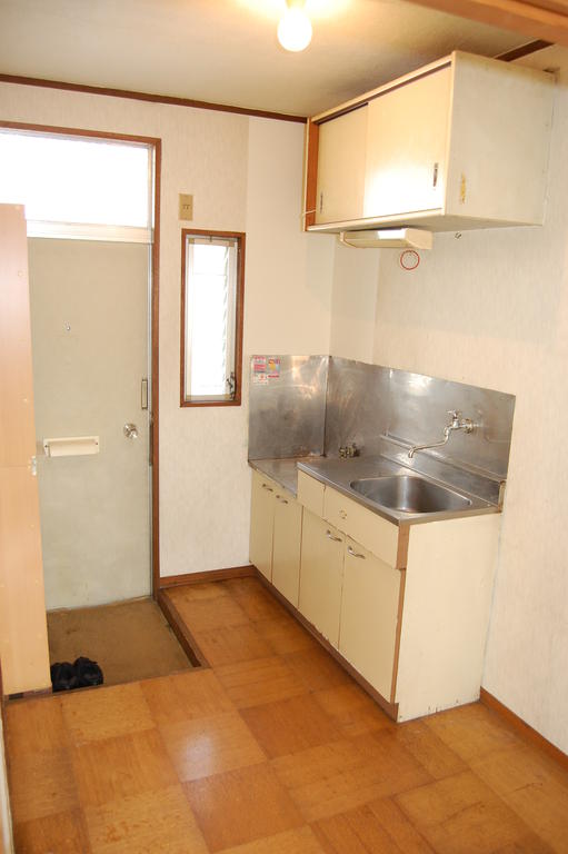 Kitchen. There are Akaritori window, Hardly muffled smell of cooking