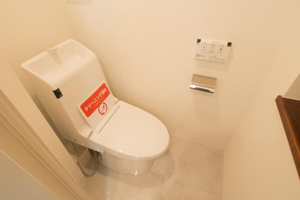 Toilet. Indoor (11 May 2013) Shooting