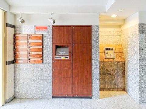 Other common areas. Home delivery locker rooms