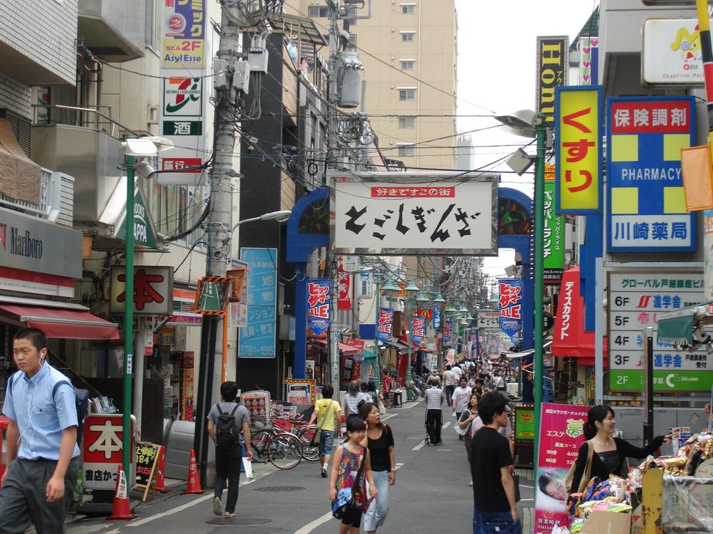 Streets around. Togoshiginza is shopping district. 