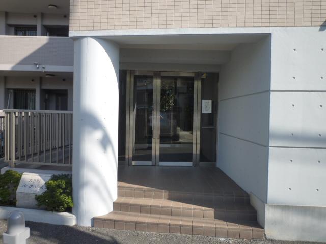 Entrance. Common areas