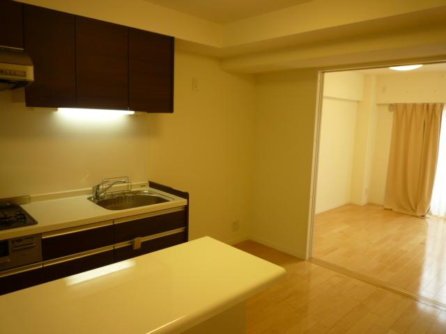 Living. Indoor (08 May 2013) Shooting Heisei has been subjected to a renovation in 23 years.