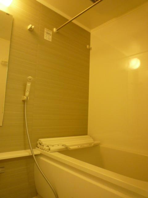 Bathroom. Room (August 2013) Shooting Bathroom is dry with a unit bus