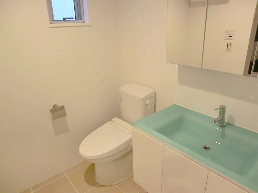 Toilet. Wash basin and toilet