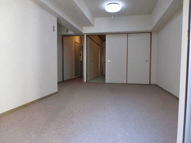 Living and room. Room 1