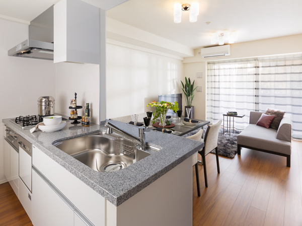 Kitchen.  [C type ・ kitchen] Including the kitchen counter with a natural stone, Precisely because it is daily use of location, Kitchen Sumptuously of beauty. Storage and usability of consideration, such as including the cupboard, It was granted a space in which it also has day-to-day use comfort.