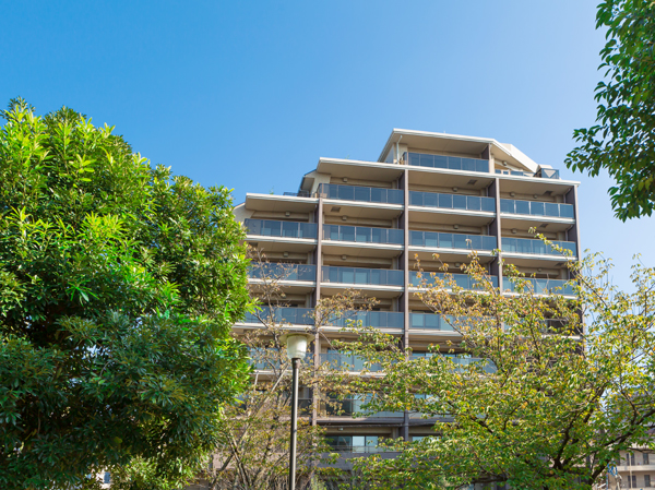 Features of the building.  [appearance] Each other melted and green, Outer wall with a deep. Reminiscent of the trees, Marion. To birth here, To the rich green scenery and concerted, It is architecture as a "landscape".