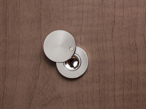 Security.  [Door scope] By from the outside and with the rear cover can not be confirmed occupancy, It has extended crime prevention.